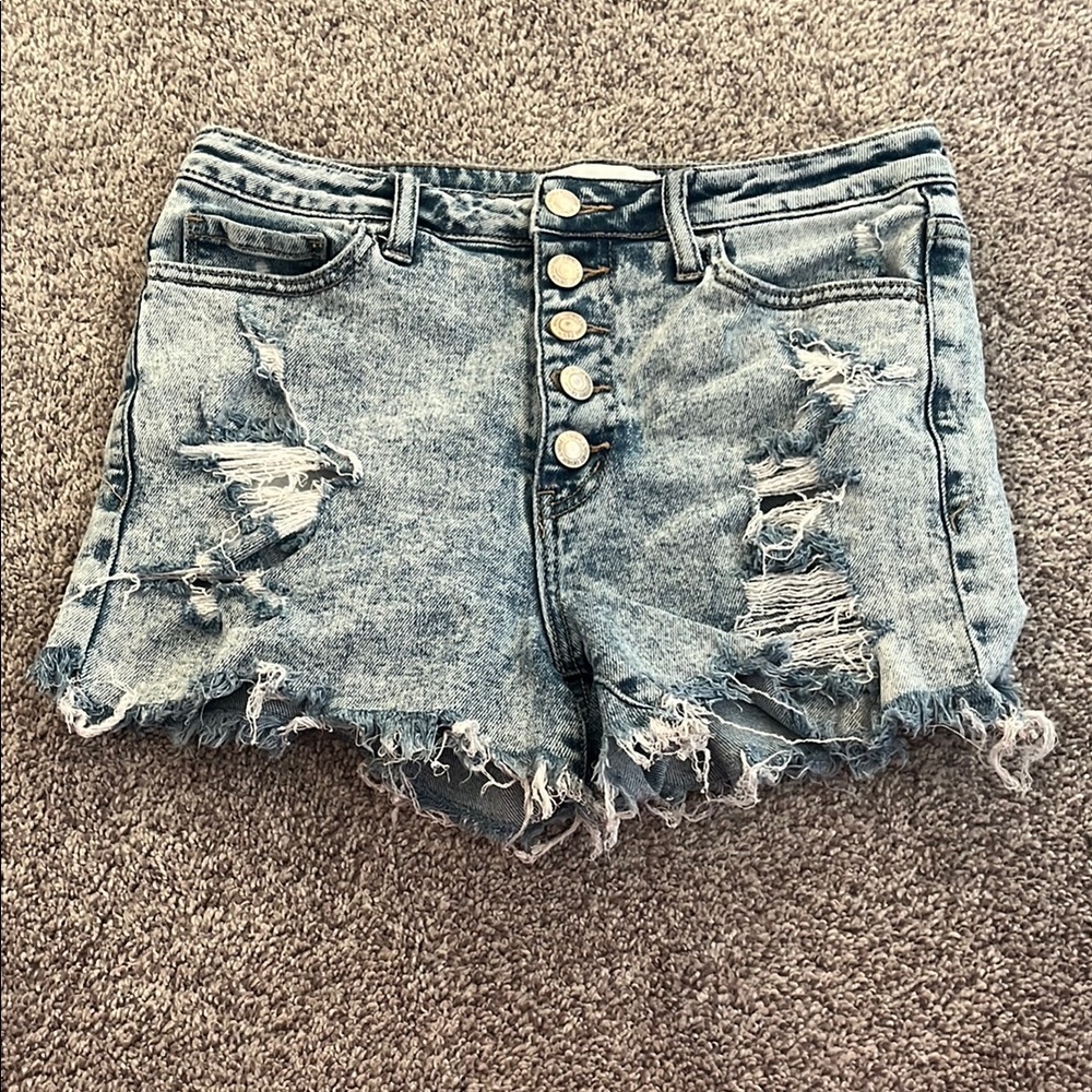 Vervet Light Wash Distressed Jean Short Size Medium